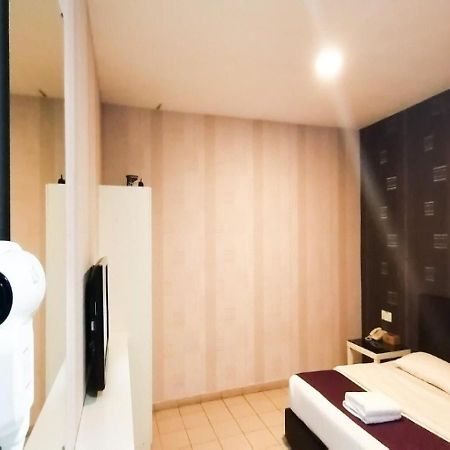บิซ โฮเต็ล Hotel บาตู ปาฮัท ภายนอก รูปภาพ