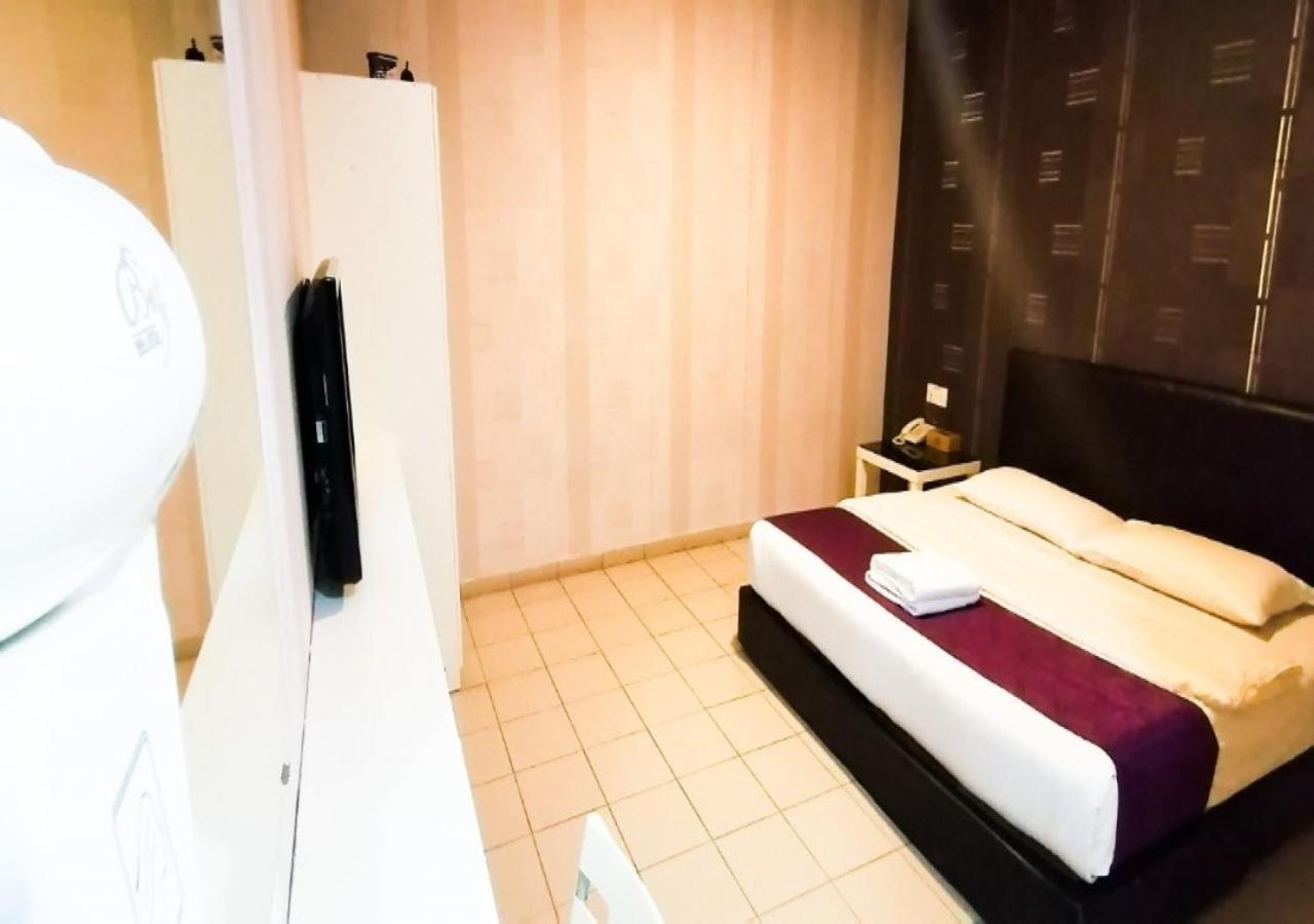 บิซ โฮเต็ล Hotel บาตู ปาฮัท ภายนอก รูปภาพ